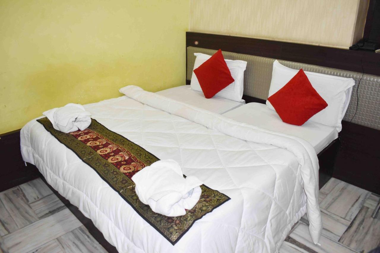 Hotel Mrk Varanasi Luaran gambar
