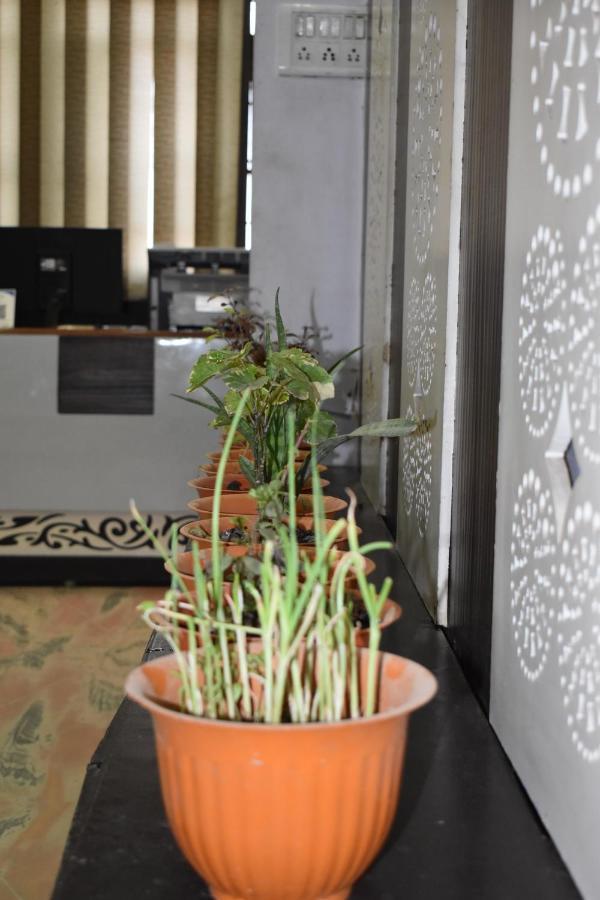 Hotel Mrk Varanasi Luaran gambar