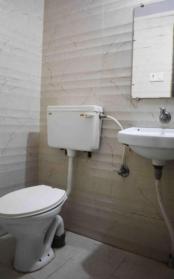 Hotel Mrk Varanasi Luaran gambar