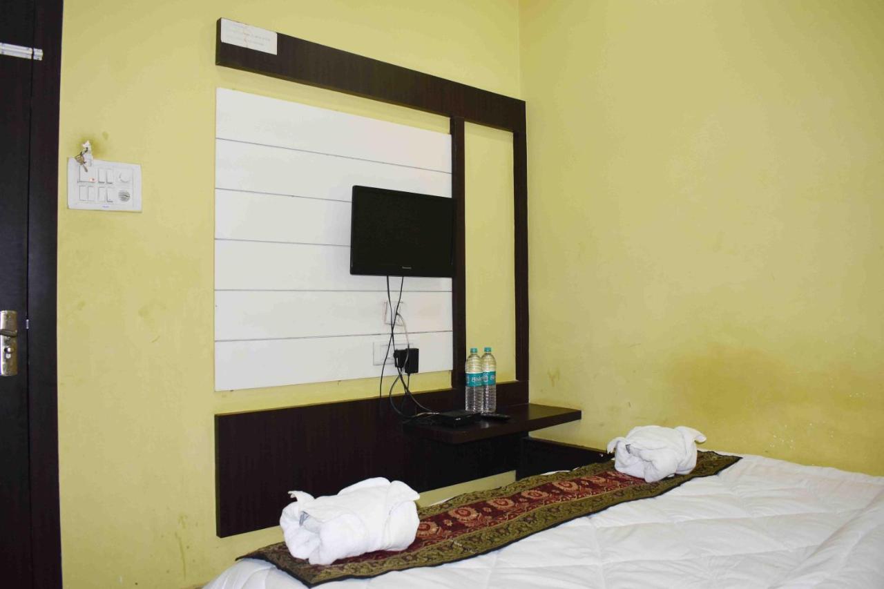 Hotel Mrk Varanasi Luaran gambar