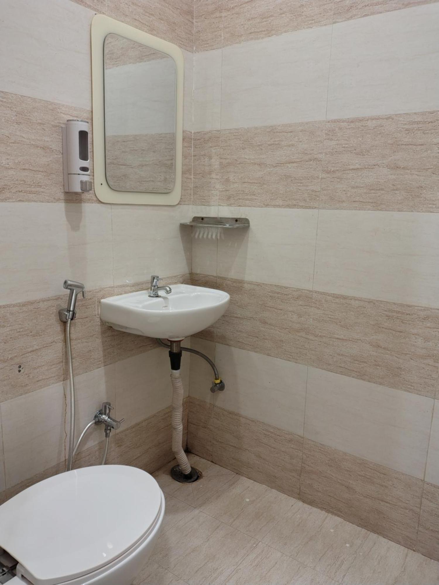 Hotel Mrk Varanasi Luaran gambar