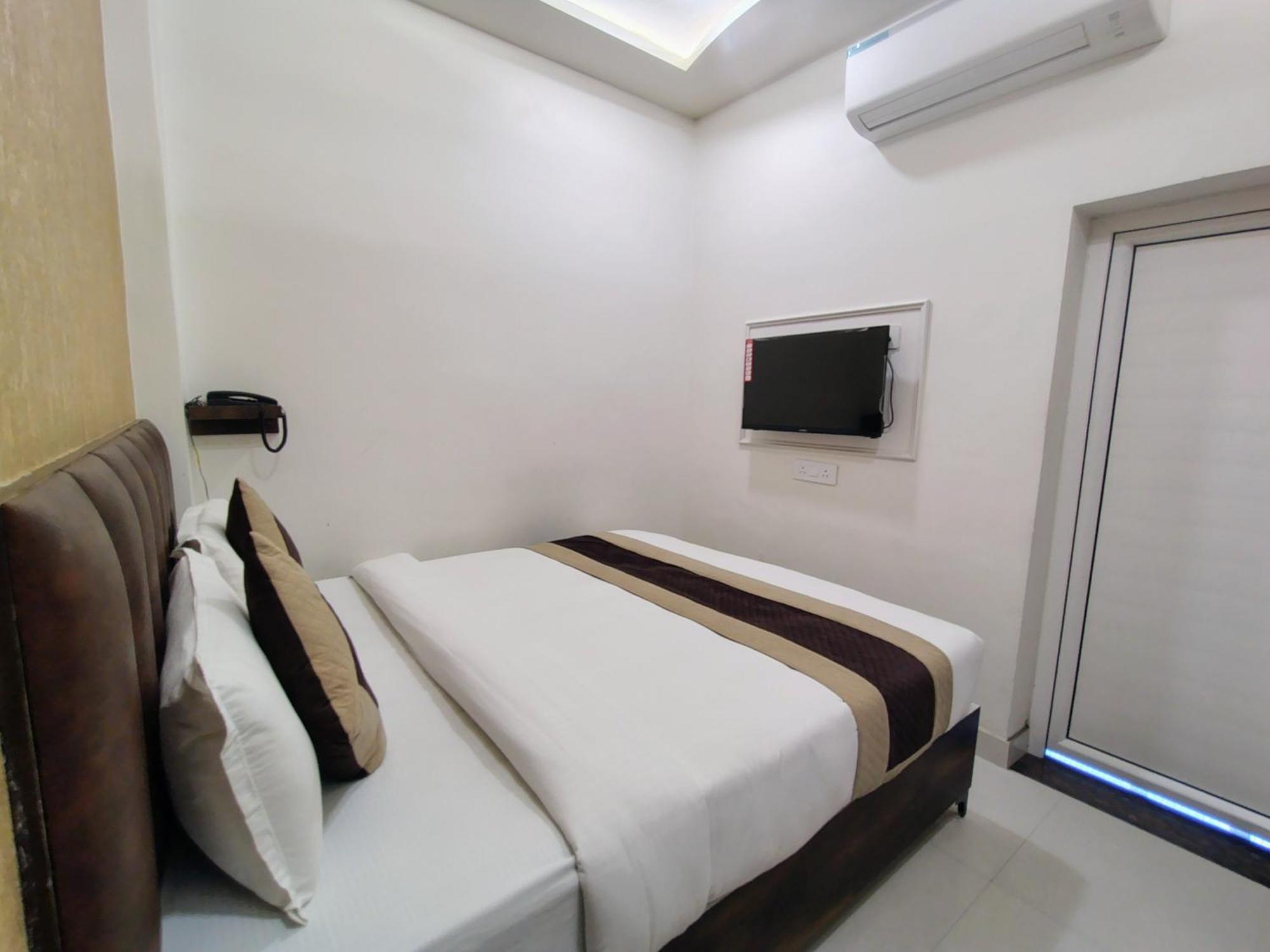 Hotel Mrk Varanasi Luaran gambar