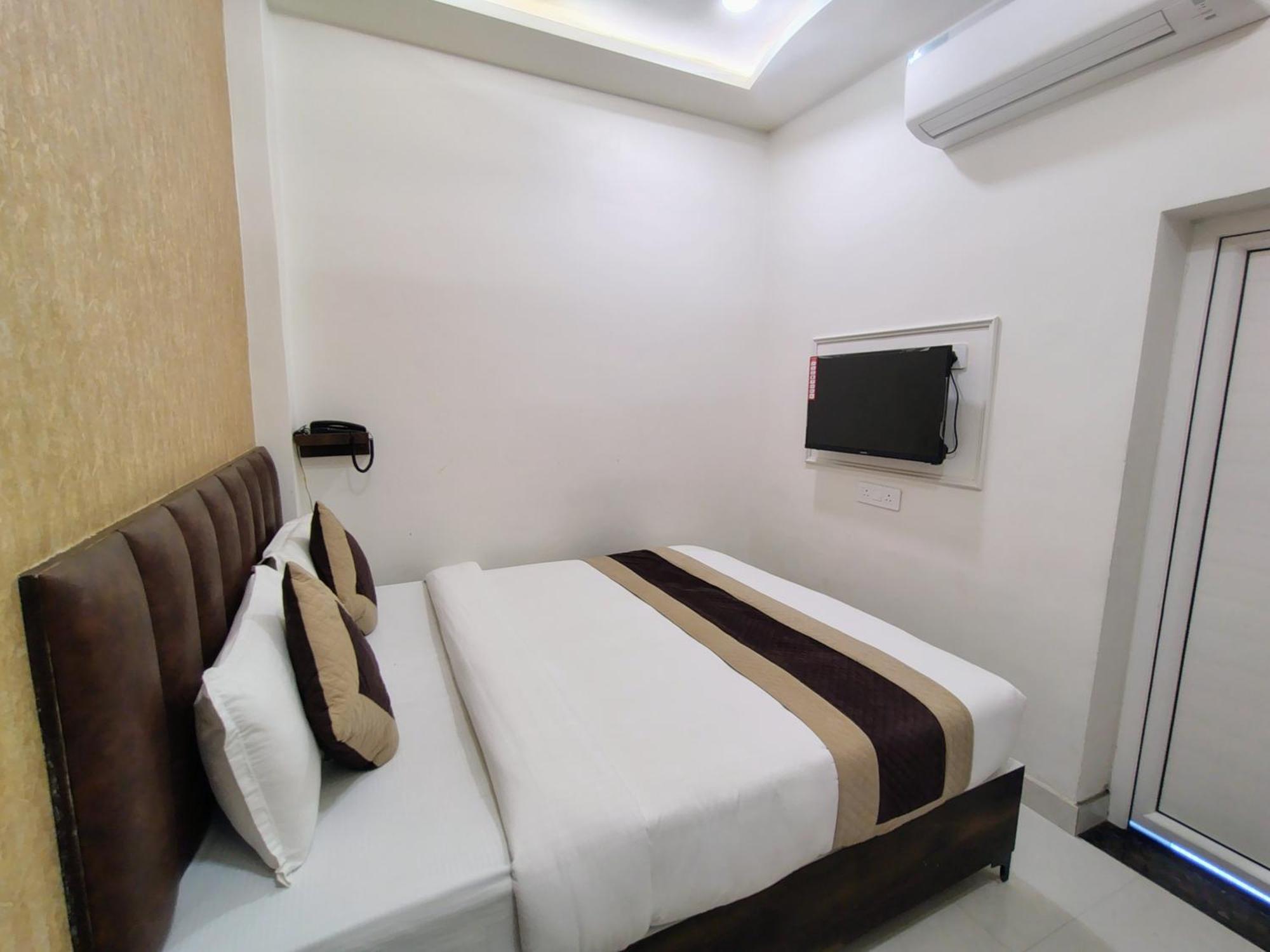 Hotel Mrk Varanasi Luaran gambar