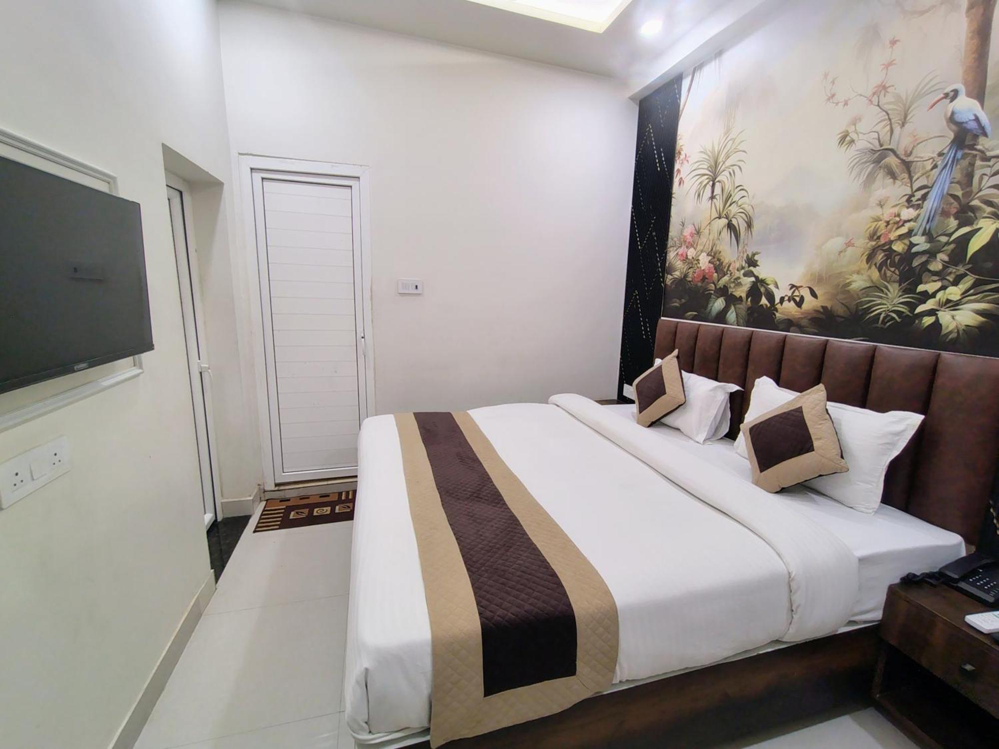 Hotel Mrk Varanasi Luaran gambar
